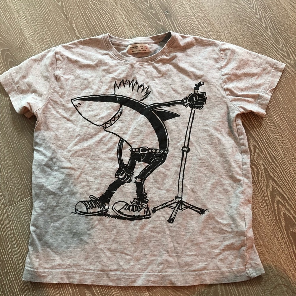 H&M : Boys 11/12 Shark T-shirt